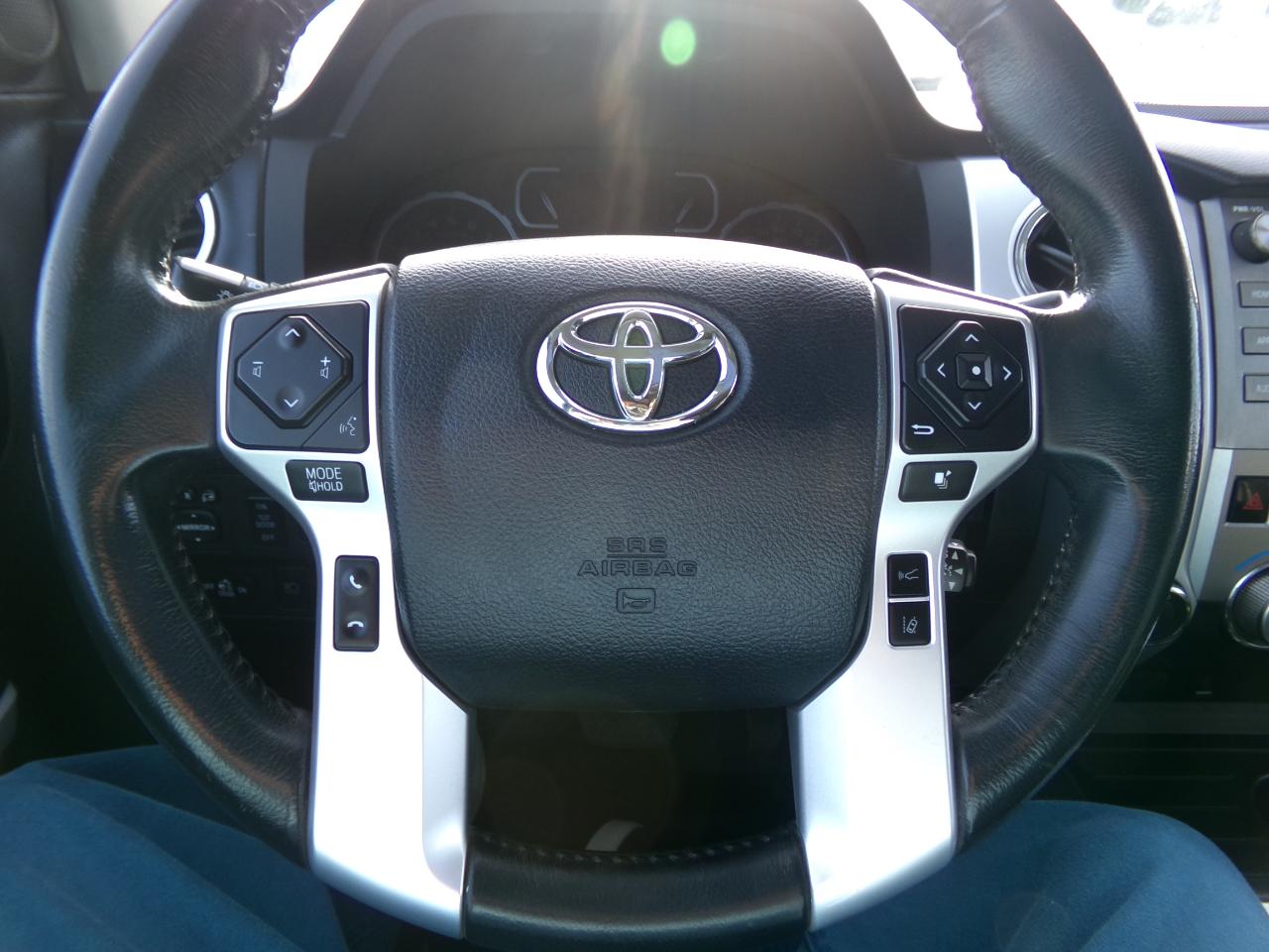 Toyota Tundra 4WD Platinum CrewMax 5.5' Bed 5.7L FFV (Natl) 2018