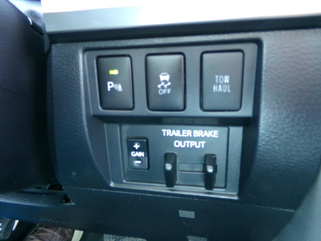 Toyota Tundra 4WD Platinum CrewMax 5.5' Bed 5.7L FFV (Natl) 2018