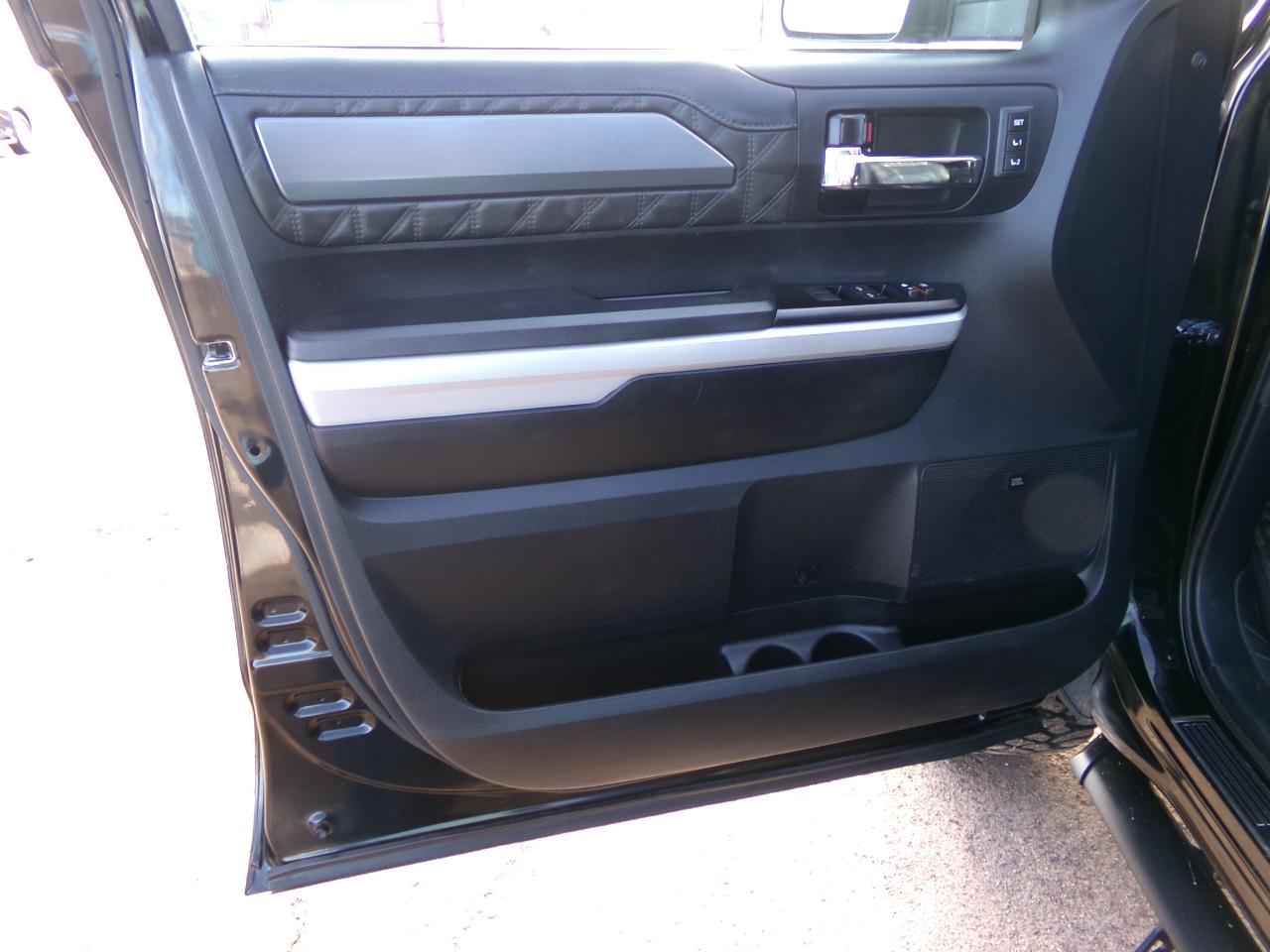 Toyota Tundra 4WD Platinum CrewMax 5.5' Bed 5.7L FFV (Natl) 2018