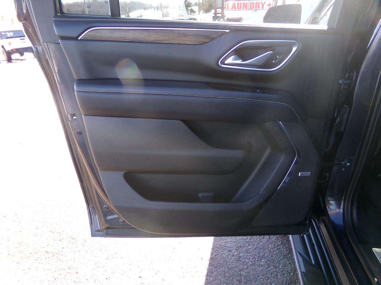 Chevrolet Suburban 4WD 4dr Premier 2023