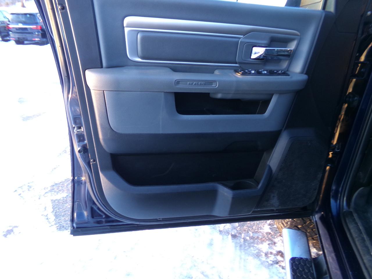 RAM 2500 4WD Crew Cab 149" Outdoorsman 2015