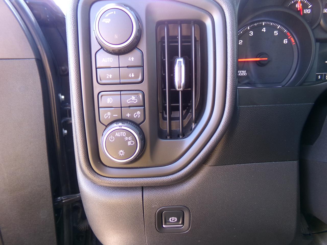 Chevrolet Silverado 1500 4WD Crew Cab 147" Custom Trail Boss 2019