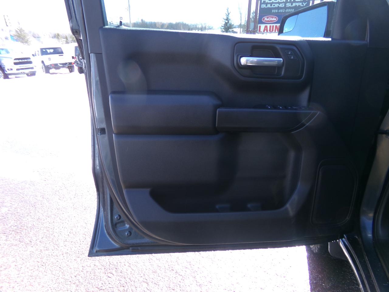 Chevrolet Silverado 1500 4WD Crew Cab 147" Custom Trail Boss 2019