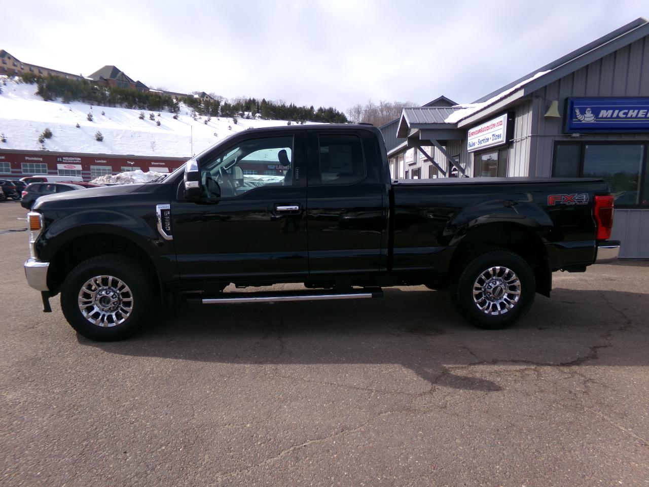 Ford Super Duty F-350 SRW Lariat 4WD SuperCab 8' Box 2020