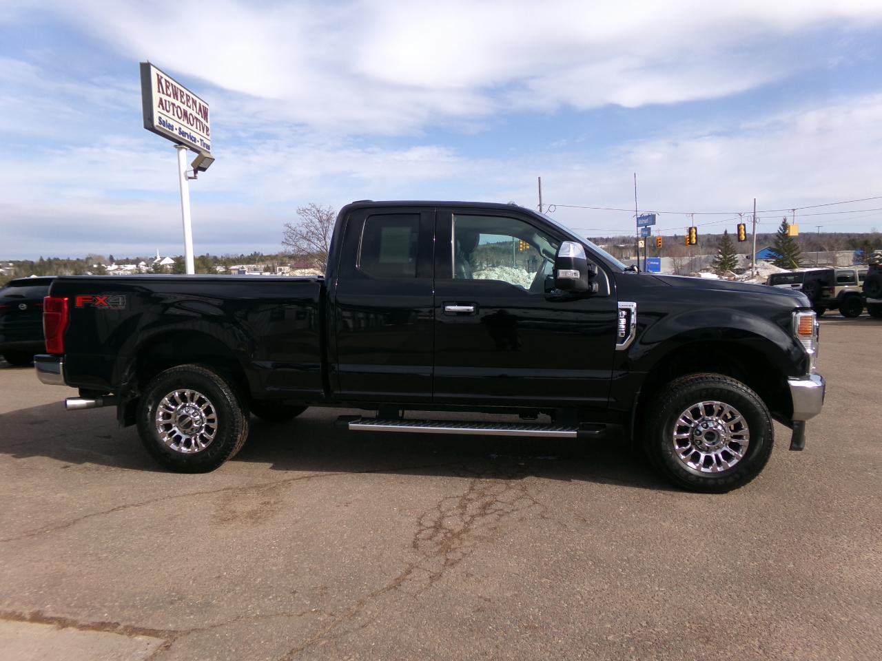 Ford Super Duty F-350 SRW Lariat 4WD SuperCab 8' Box 2020