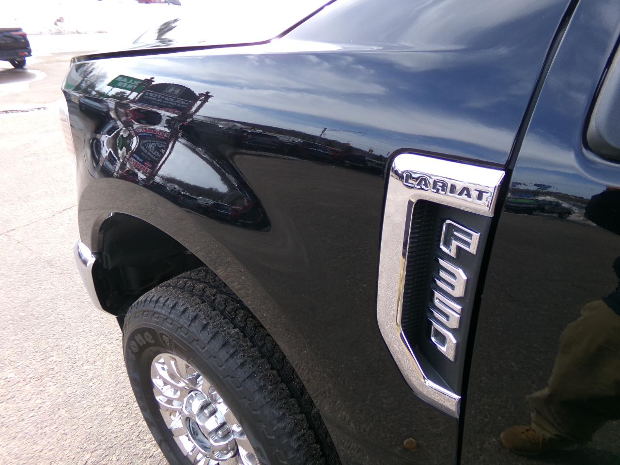 Ford Super Duty F-350 SRW Lariat 4WD SuperCab 8' Box 2020