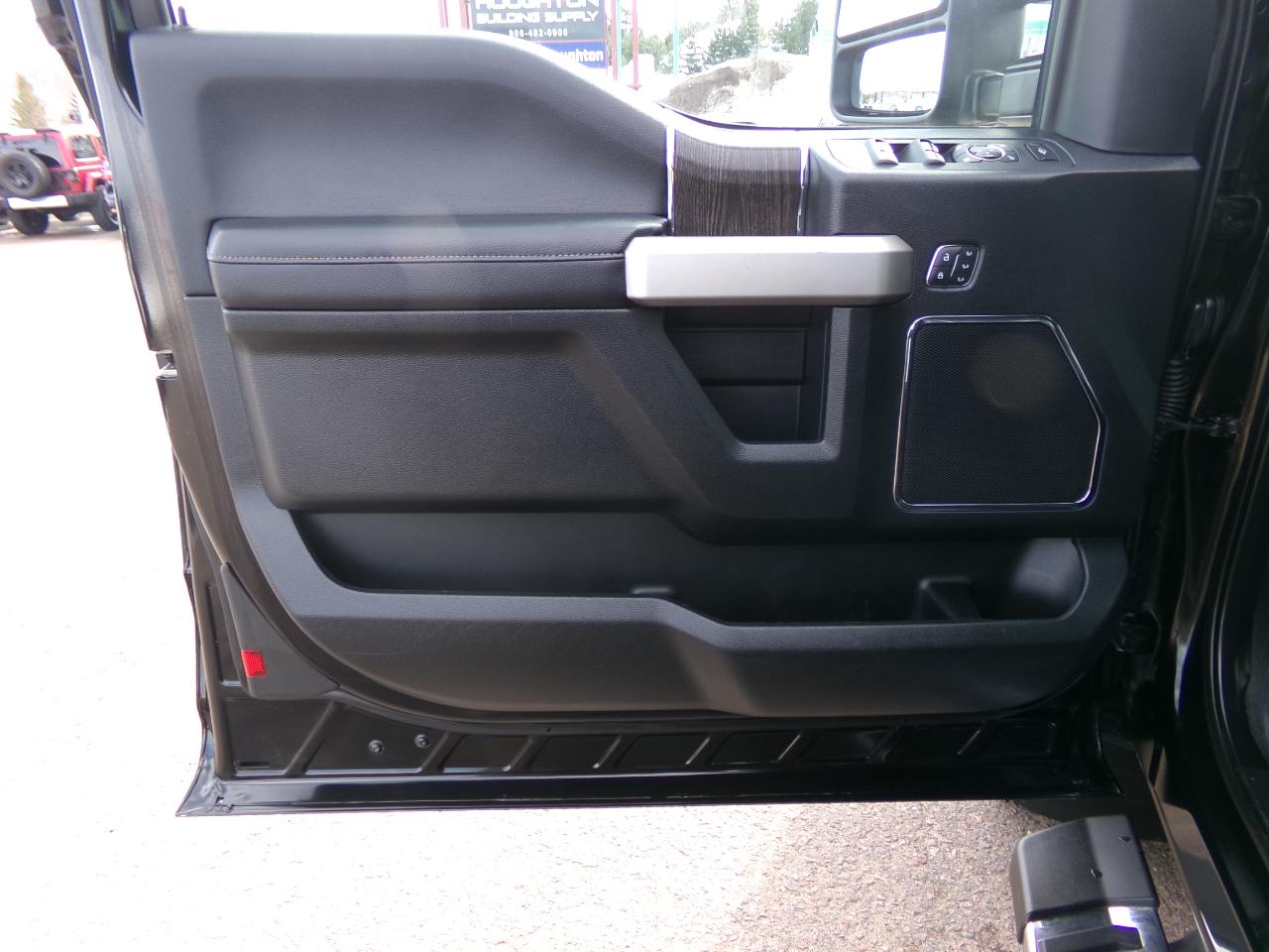 Ford Super Duty F-350 SRW Lariat 4WD SuperCab 8' Box 2020