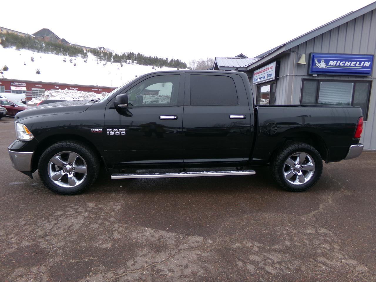 RAM 1500 Lone Star 4x4 Crew Cab 5'7" Box 2017