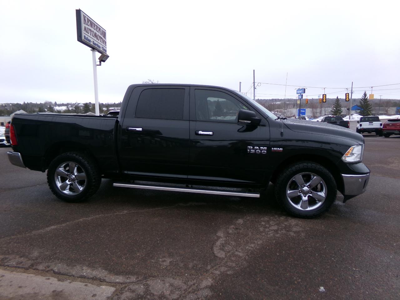 RAM 1500 Lone Star 4x4 Crew Cab 5'7" Box 2017
