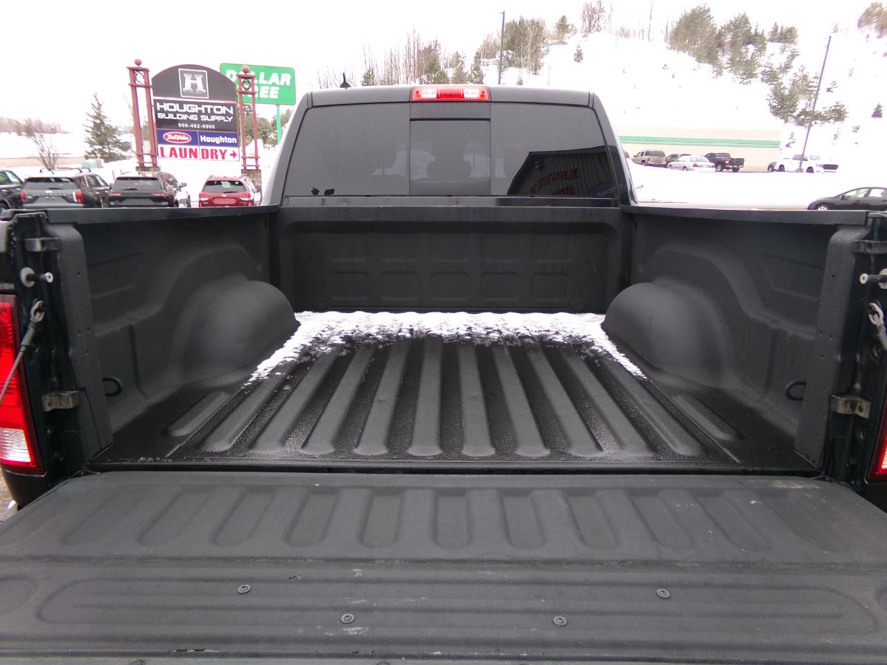 RAM 1500 Lone Star 4x4 Crew Cab 5'7" Box 2017