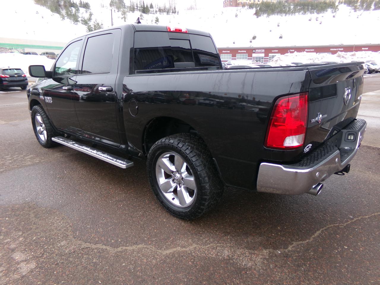 RAM 1500 Lone Star 4x4 Crew Cab 5'7" Box 2017