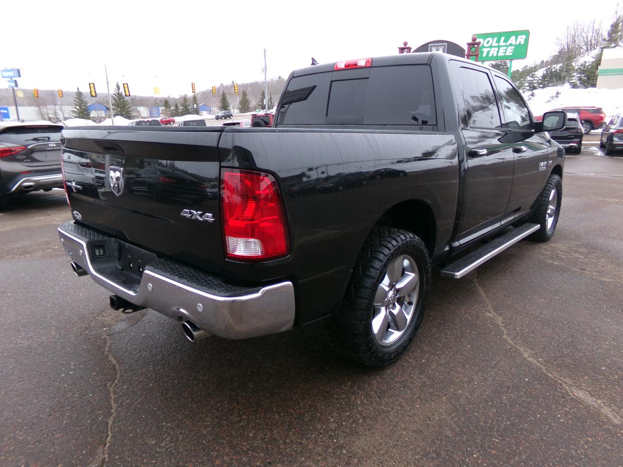 RAM 1500 Lone Star 4x4 Crew Cab 5'7" Box 2017