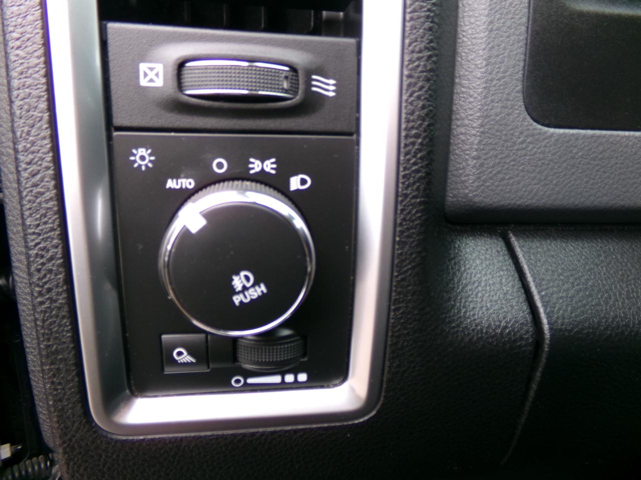 RAM 1500 Lone Star 4x4 Crew Cab 5'7" Box 2017