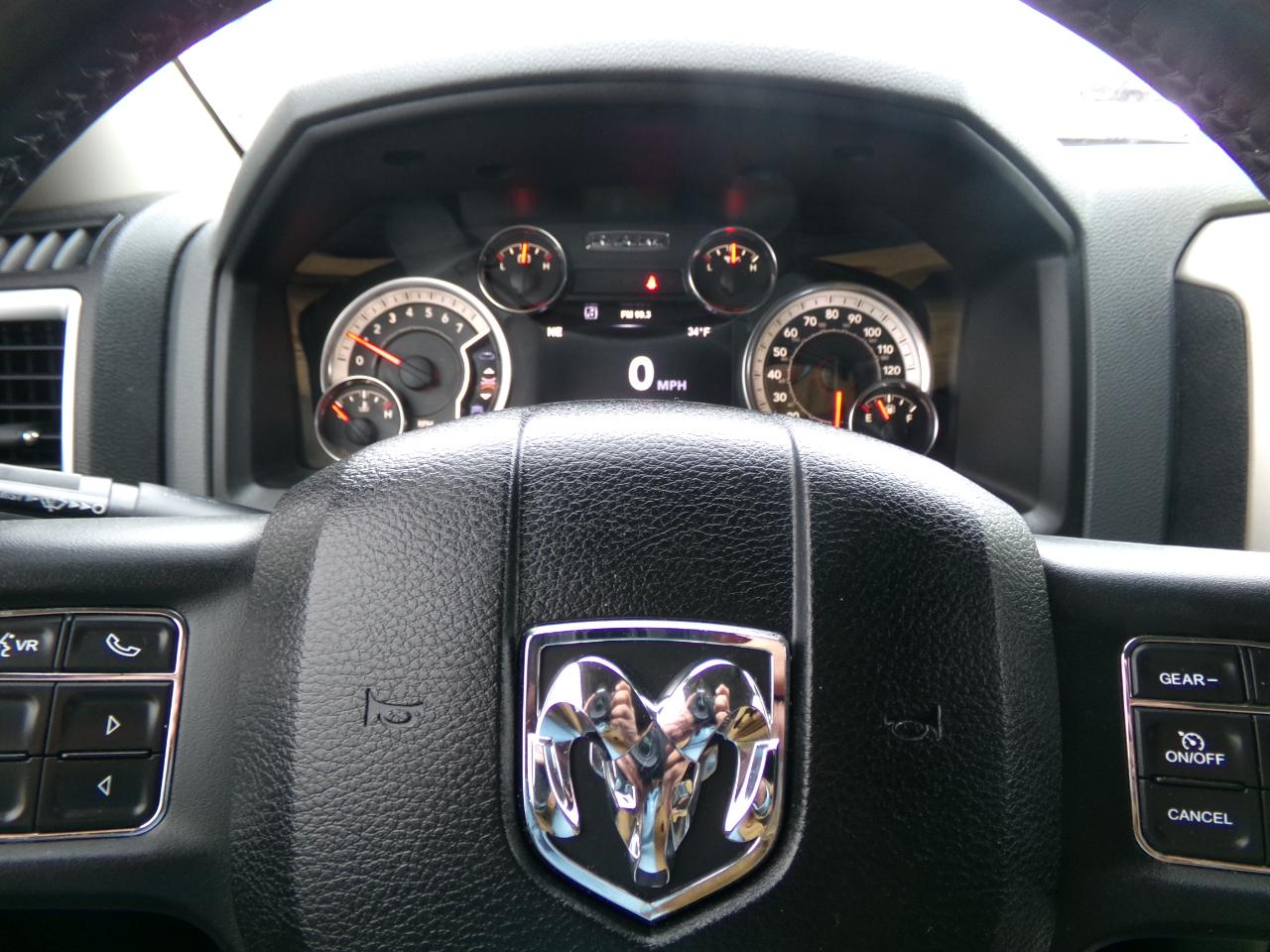 RAM 1500 Lone Star 4x4 Crew Cab 5'7" Box 2017