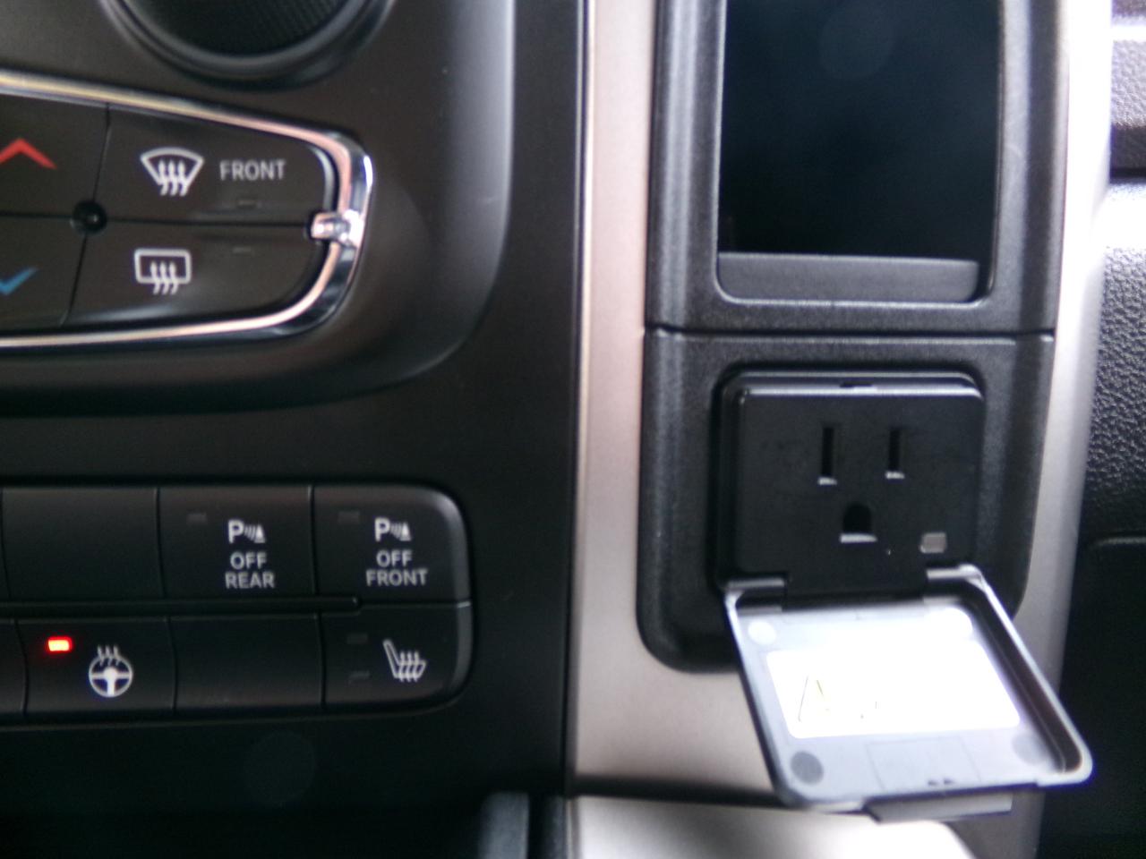 RAM 1500 Lone Star 4x4 Crew Cab 5'7" Box 2017