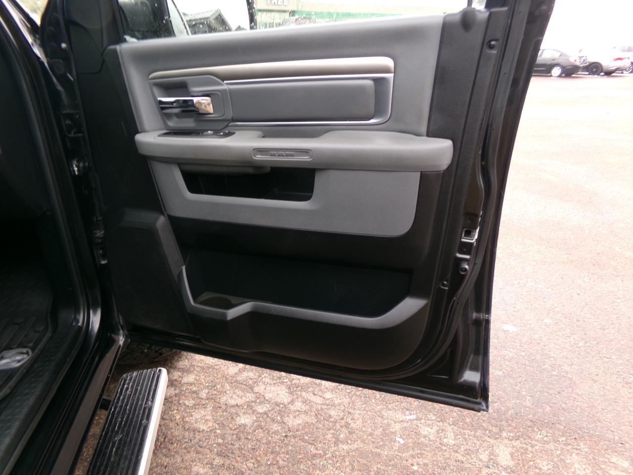 RAM 1500 Lone Star 4x4 Crew Cab 5'7" Box 2017