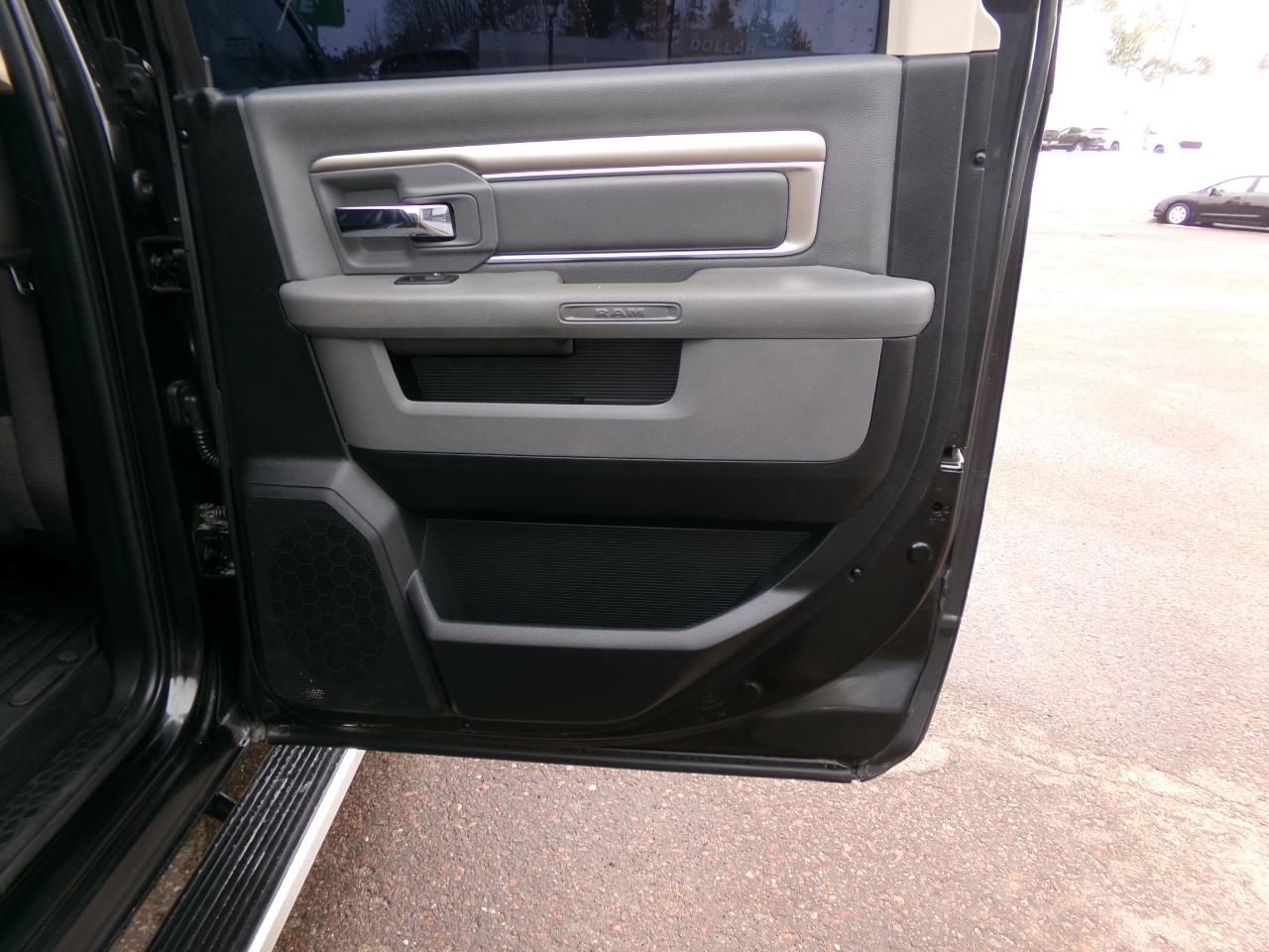 RAM 1500 Lone Star 4x4 Crew Cab 5'7" Box 2017