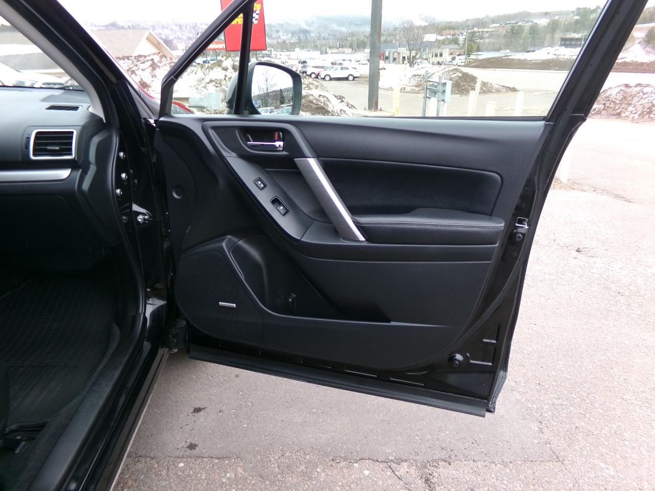 Subaru Forester 4dr CVT 2.5i Limited PZEV 2016