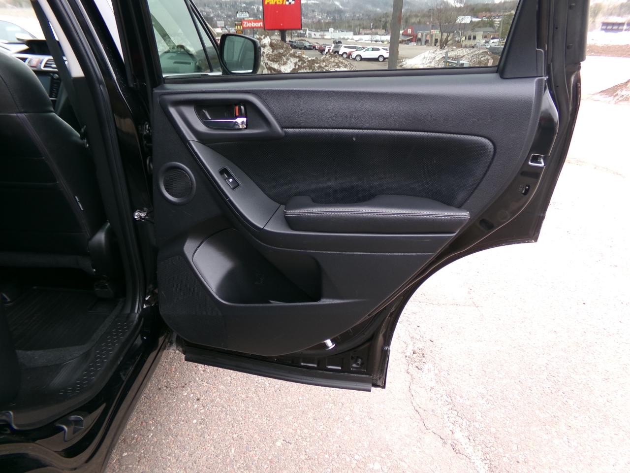 Subaru Forester 4dr CVT 2.5i Limited PZEV 2016