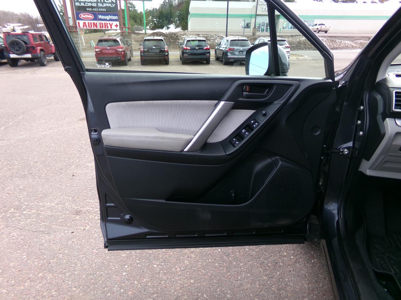 Subaru Forester 4dr CVT 2.5i Premium PZEV 2016