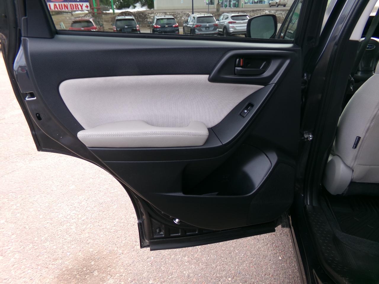 Subaru Forester 4dr CVT 2.5i Premium PZEV 2016