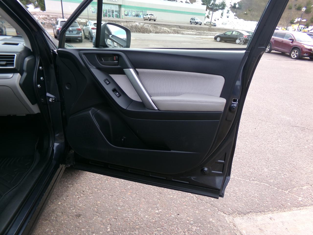 Subaru Forester 4dr CVT 2.5i Premium PZEV 2016