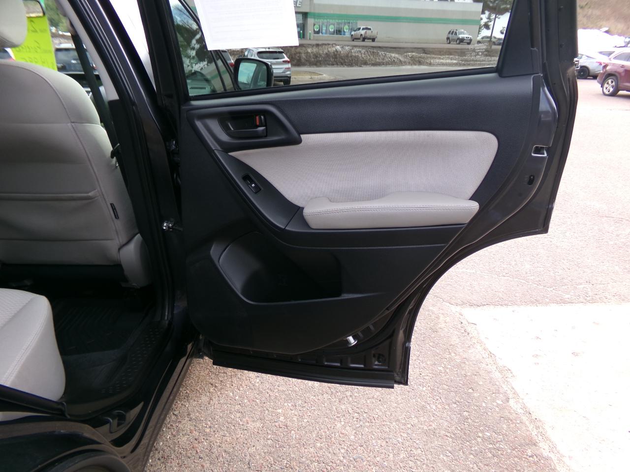 Subaru Forester 4dr CVT 2.5i Premium PZEV 2016