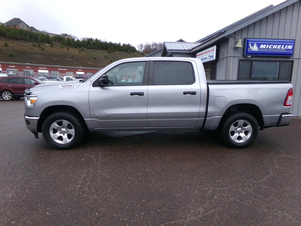 RAM 1500 Tradesman 4x4 Crew Cab 5'7" Box 2019