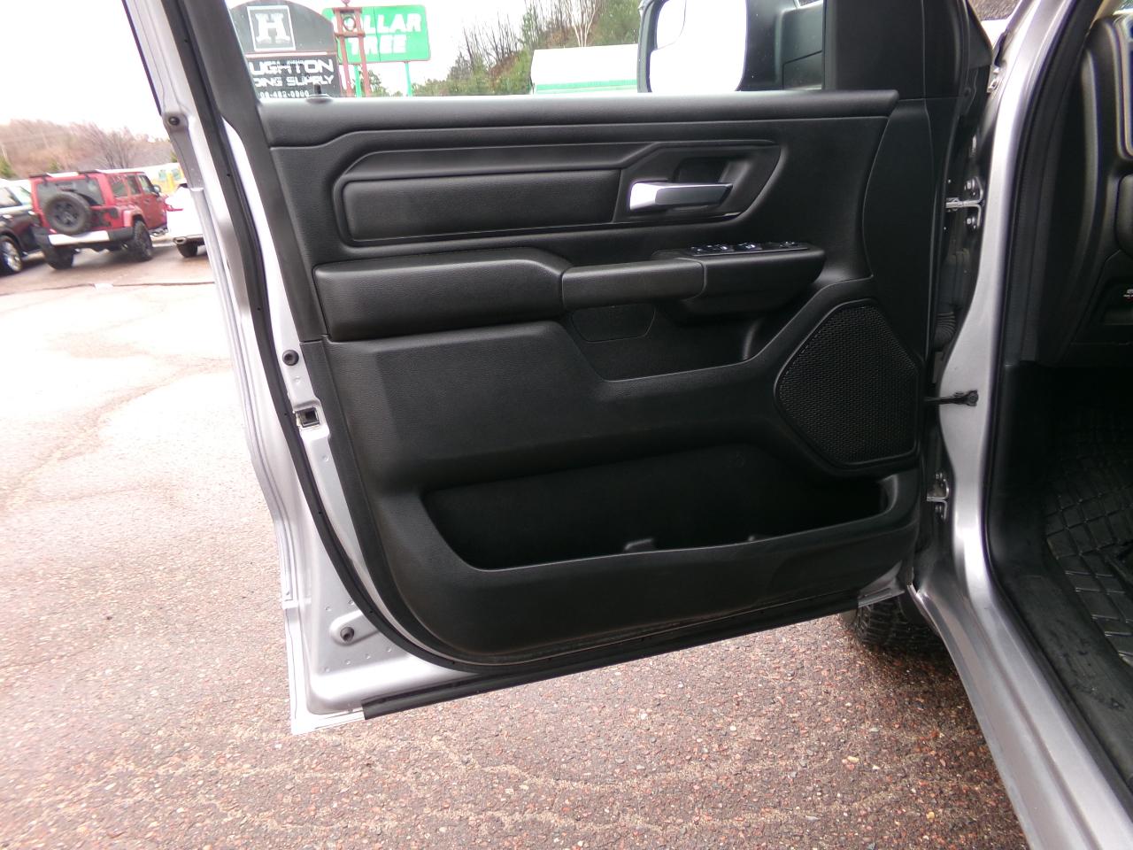 RAM 1500 Tradesman 4x4 Crew Cab 5'7" Box 2019