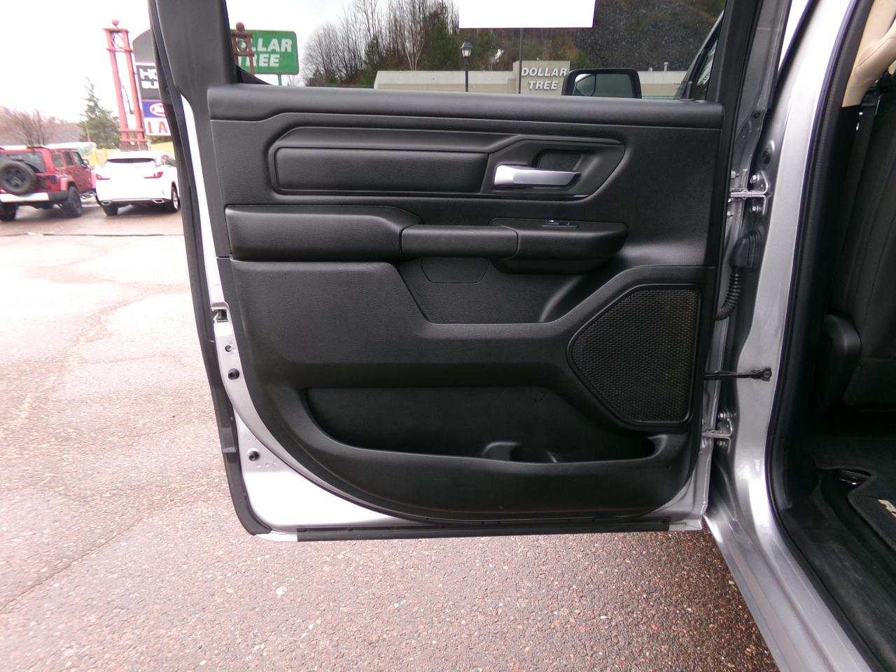 RAM 1500 Tradesman 4x4 Crew Cab 5'7" Box 2019