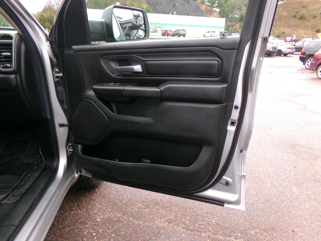 RAM 1500 Tradesman 4x4 Crew Cab 5'7" Box 2019