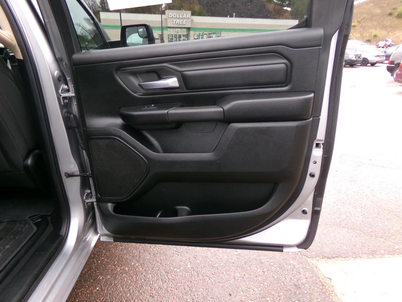 RAM 1500 Tradesman 4x4 Crew Cab 5'7" Box 2019