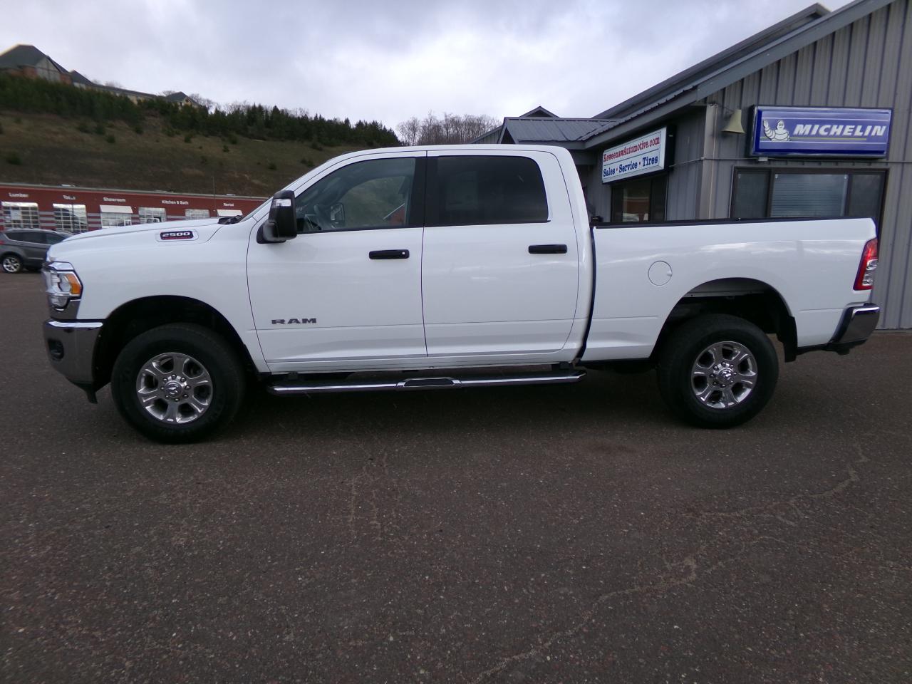 RAM 2500 Big Horn 4x4 Crew Cab 6'4" Box 2024