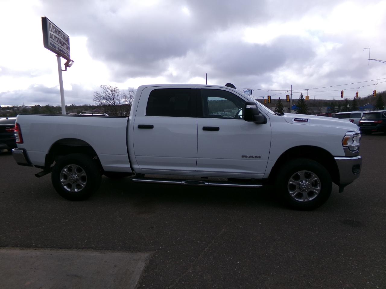 RAM 2500 Big Horn 4x4 Crew Cab 6'4" Box 2024