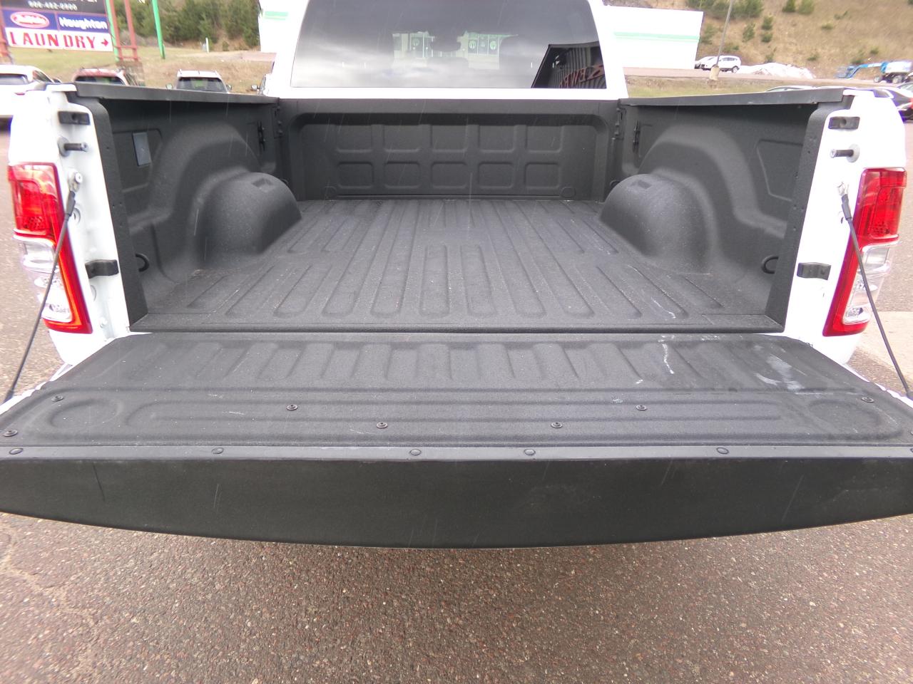 RAM 2500 Big Horn 4x4 Crew Cab 6'4" Box 2024