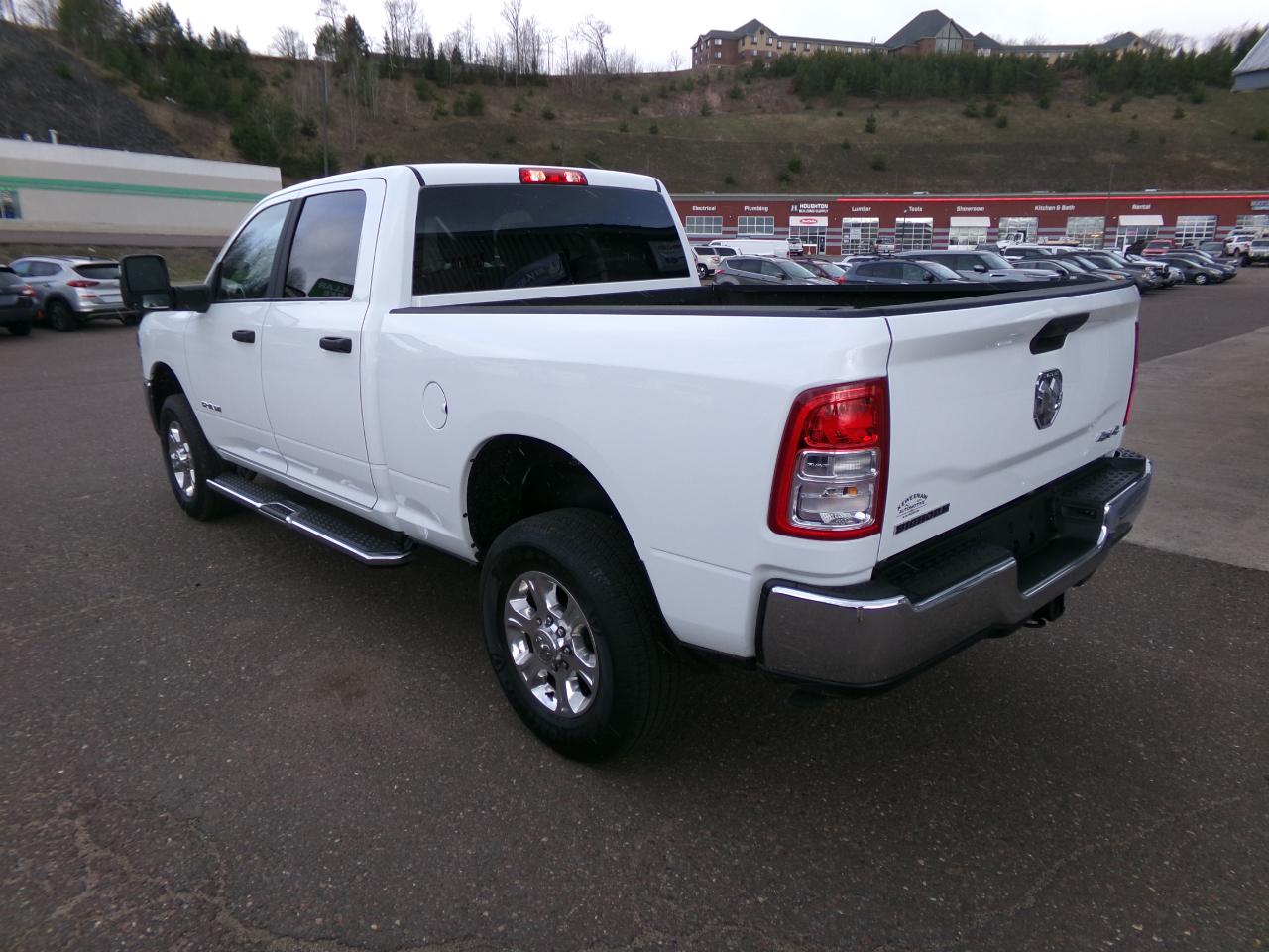 RAM 2500 Big Horn 4x4 Crew Cab 6'4" Box 2024