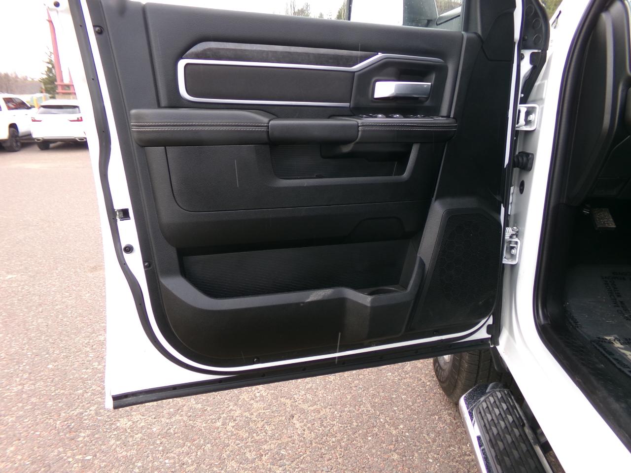 RAM 2500 Big Horn 4x4 Crew Cab 6'4" Box 2024