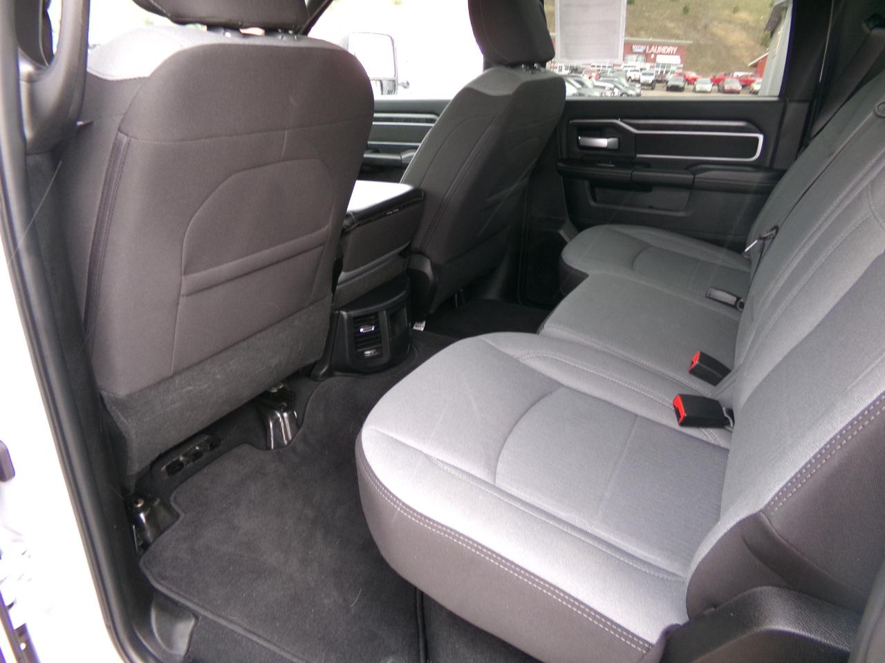 RAM 2500 Big Horn 4x4 Crew Cab 6'4" Box 2024