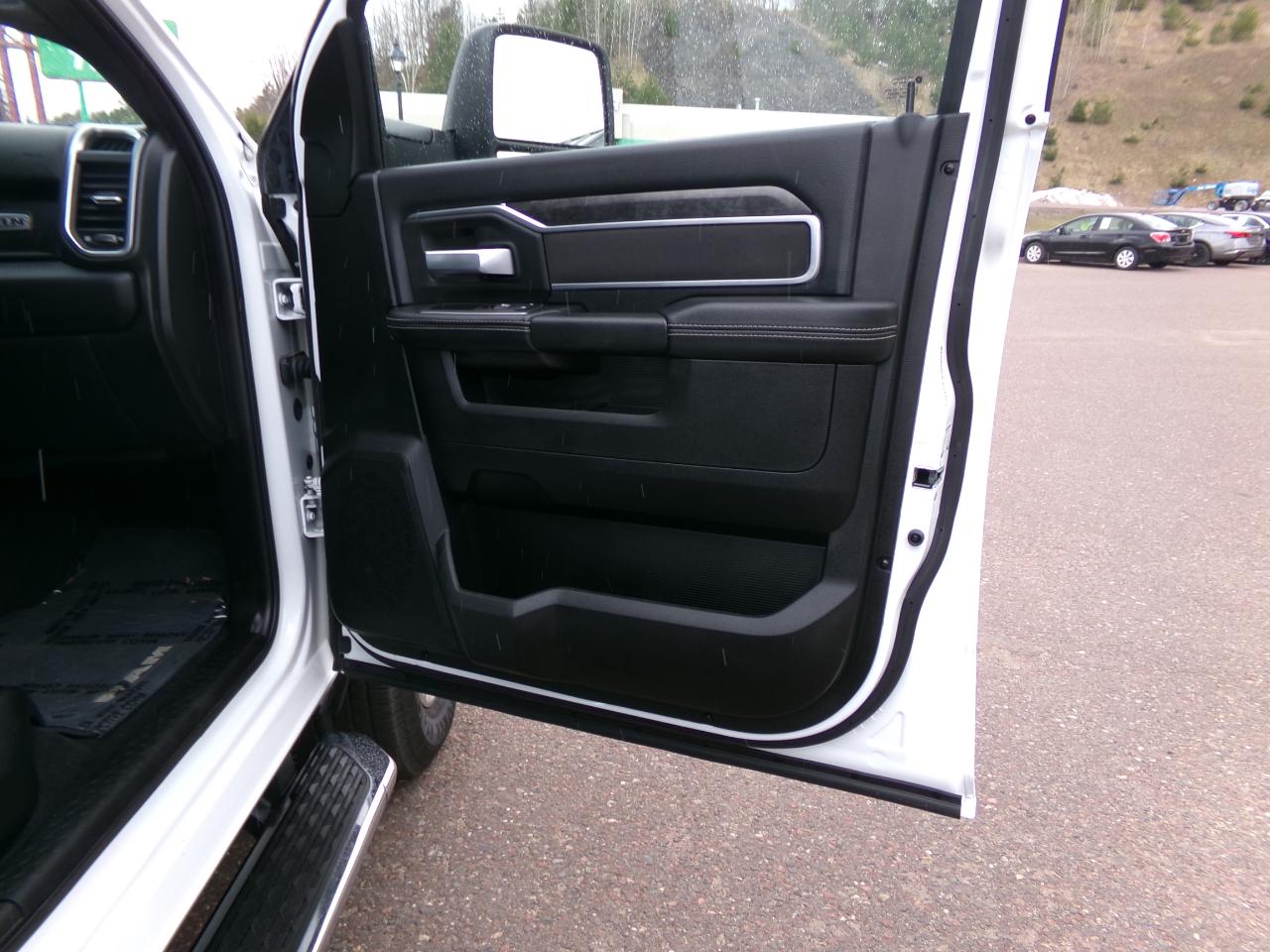 RAM 2500 Big Horn 4x4 Crew Cab 6'4" Box 2024