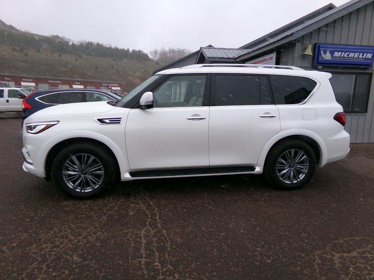 Infiniti QX80 LUXE AWD 2023