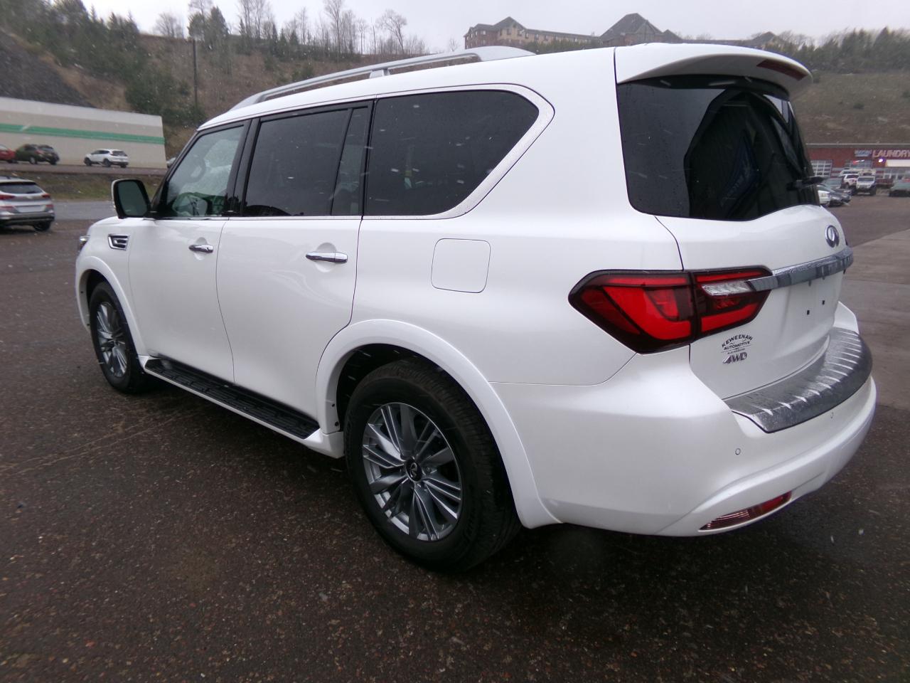 Infiniti QX80 LUXE AWD 2023