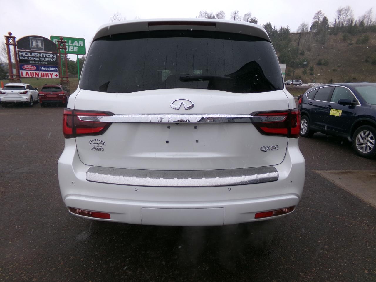 Infiniti QX80 LUXE AWD 2023