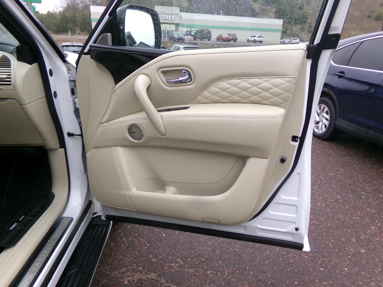 Infiniti QX80 LUXE AWD 2023