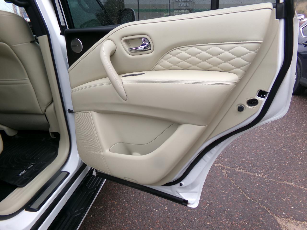 Infiniti QX80 LUXE AWD 2023