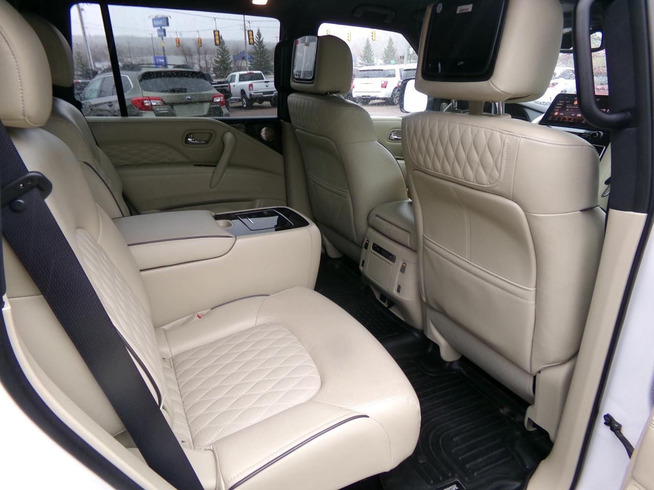 Infiniti QX80 LUXE AWD 2023