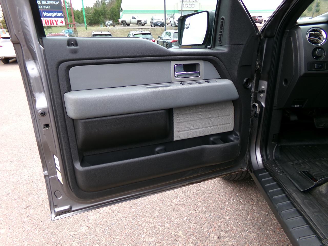 Ford F-150 4WD SuperCrew 145" XLT 2011