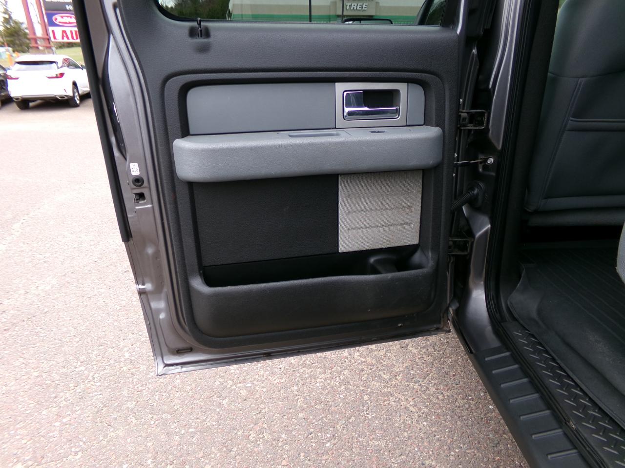 Ford F-150 4WD SuperCrew 145" XLT 2011