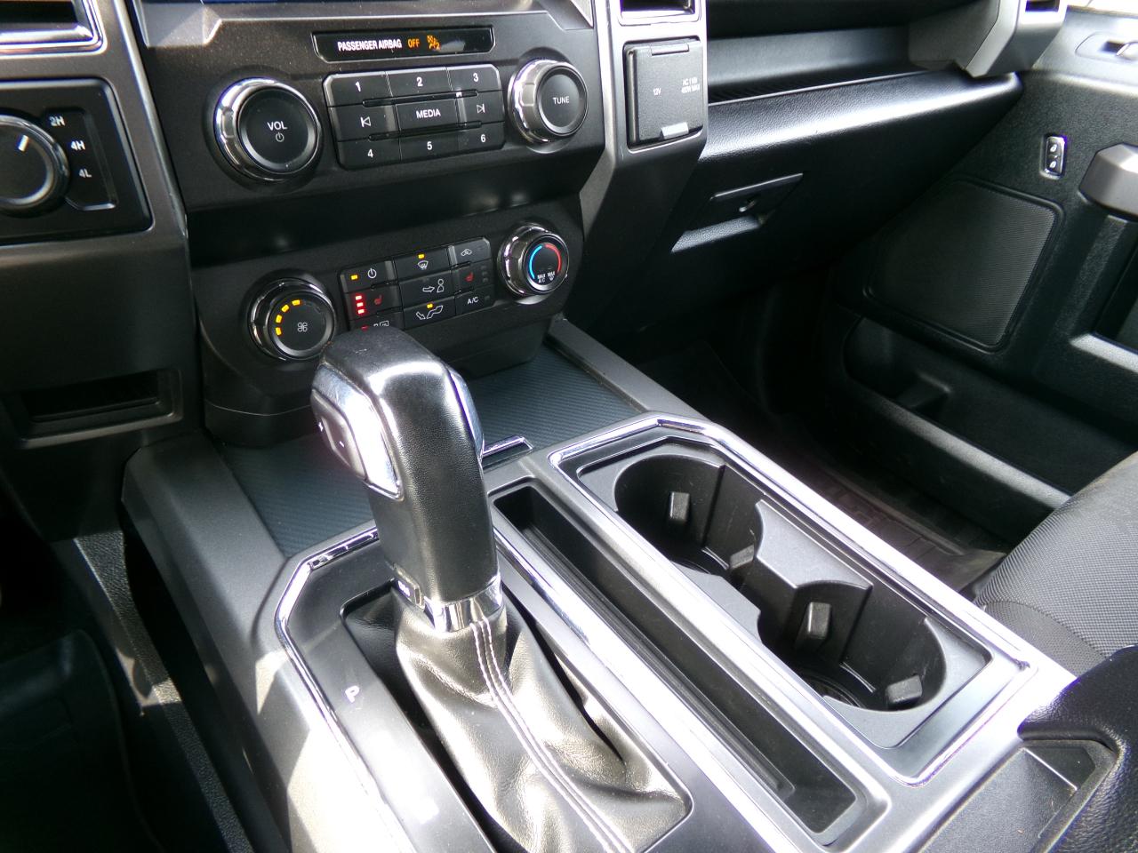 Ford F-150 4WD SuperCrew 145" XLT 2019