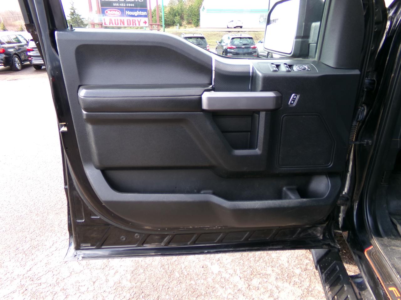 Ford F-150 4WD SuperCrew 145" XLT 2019