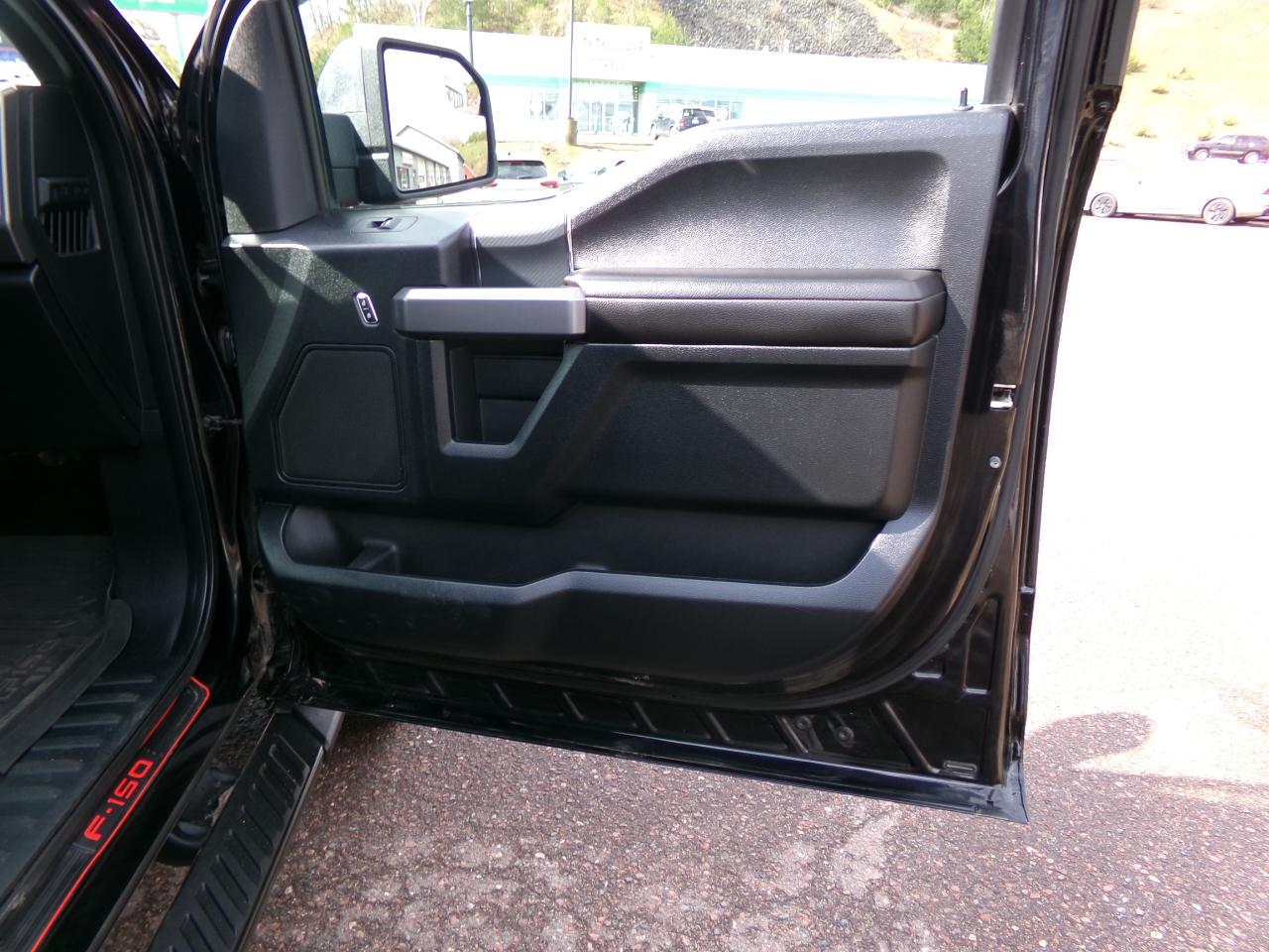 Ford F-150 4WD SuperCrew 145" XLT 2019